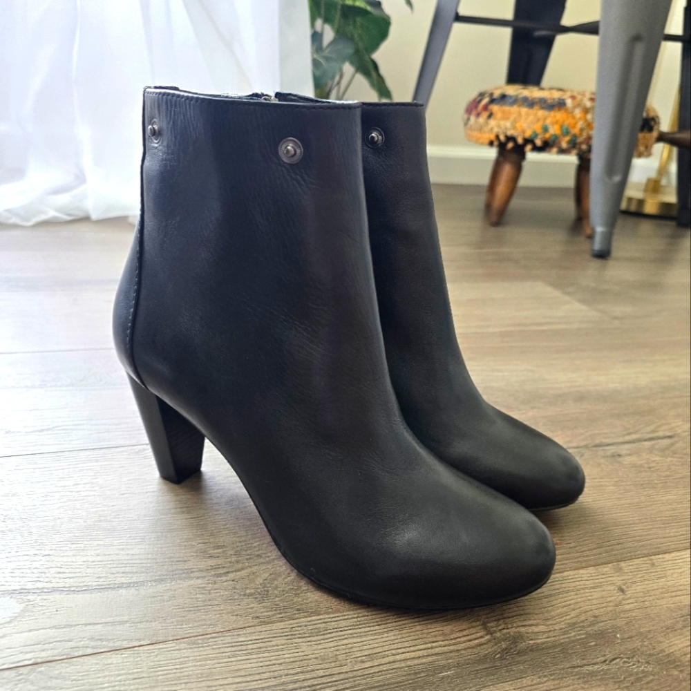 Lisa Lecroy Leather Heel Booties Black Zipper Ladies Size 8.5 Designed In Italy
